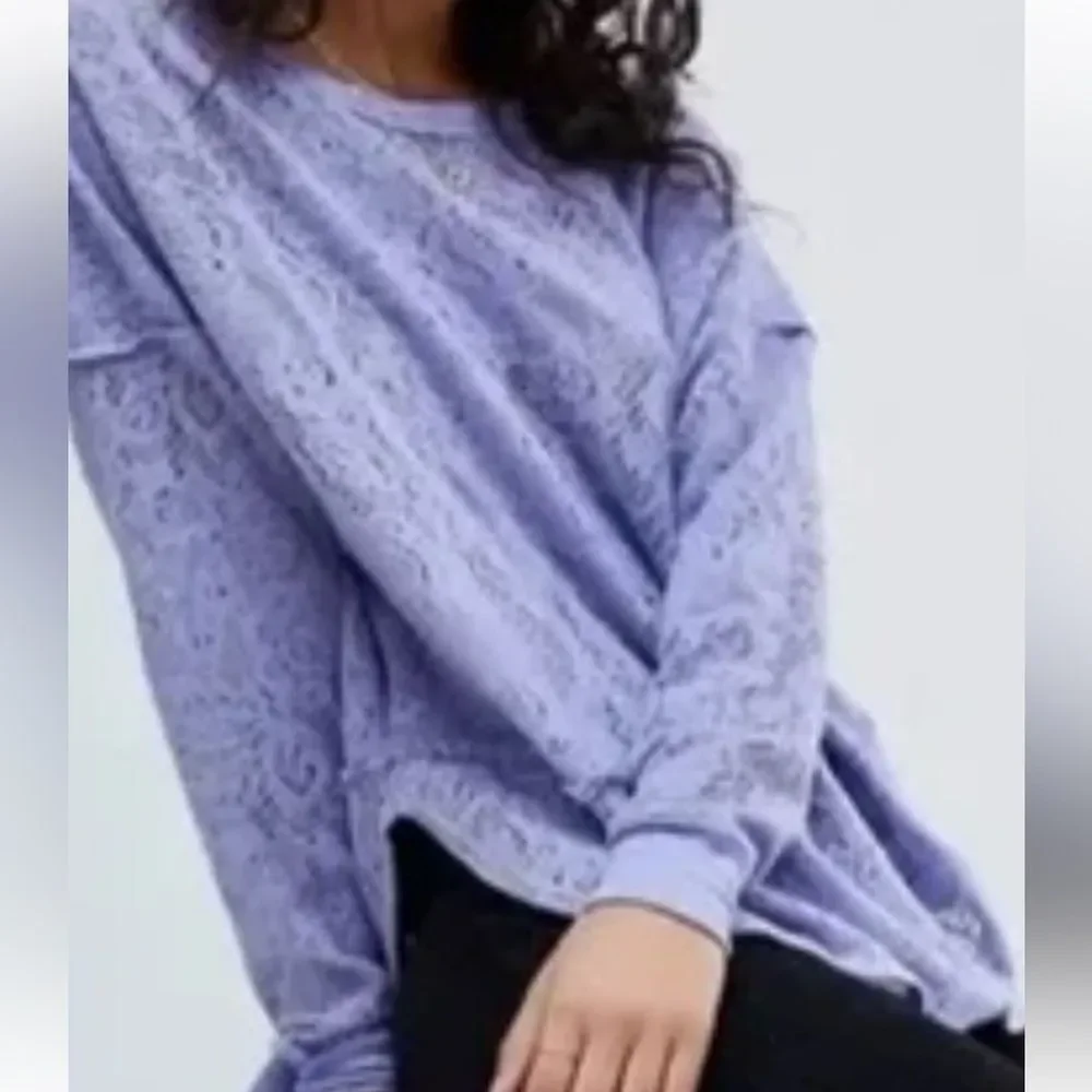 Free People Not Cold in This Lilac Lace Pullover Crew Top Size Small